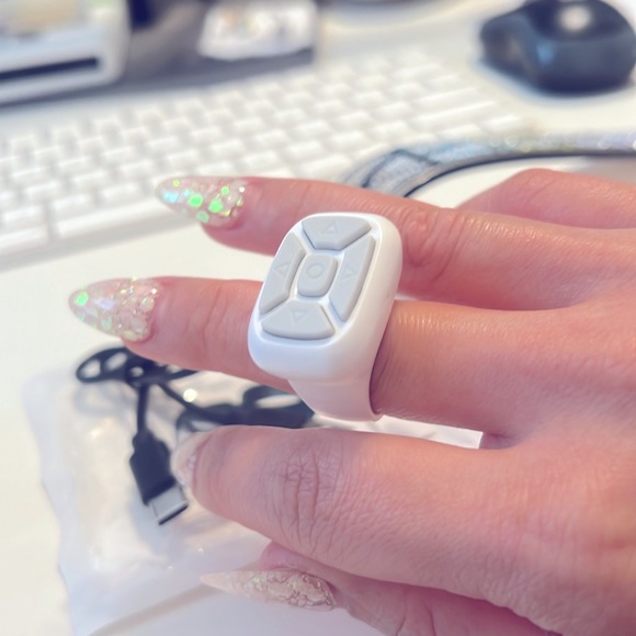 😎TikTok scroll/SELFIE ring NEW perfect for gym and couch potatoes 😁 - Picture 1 of 2